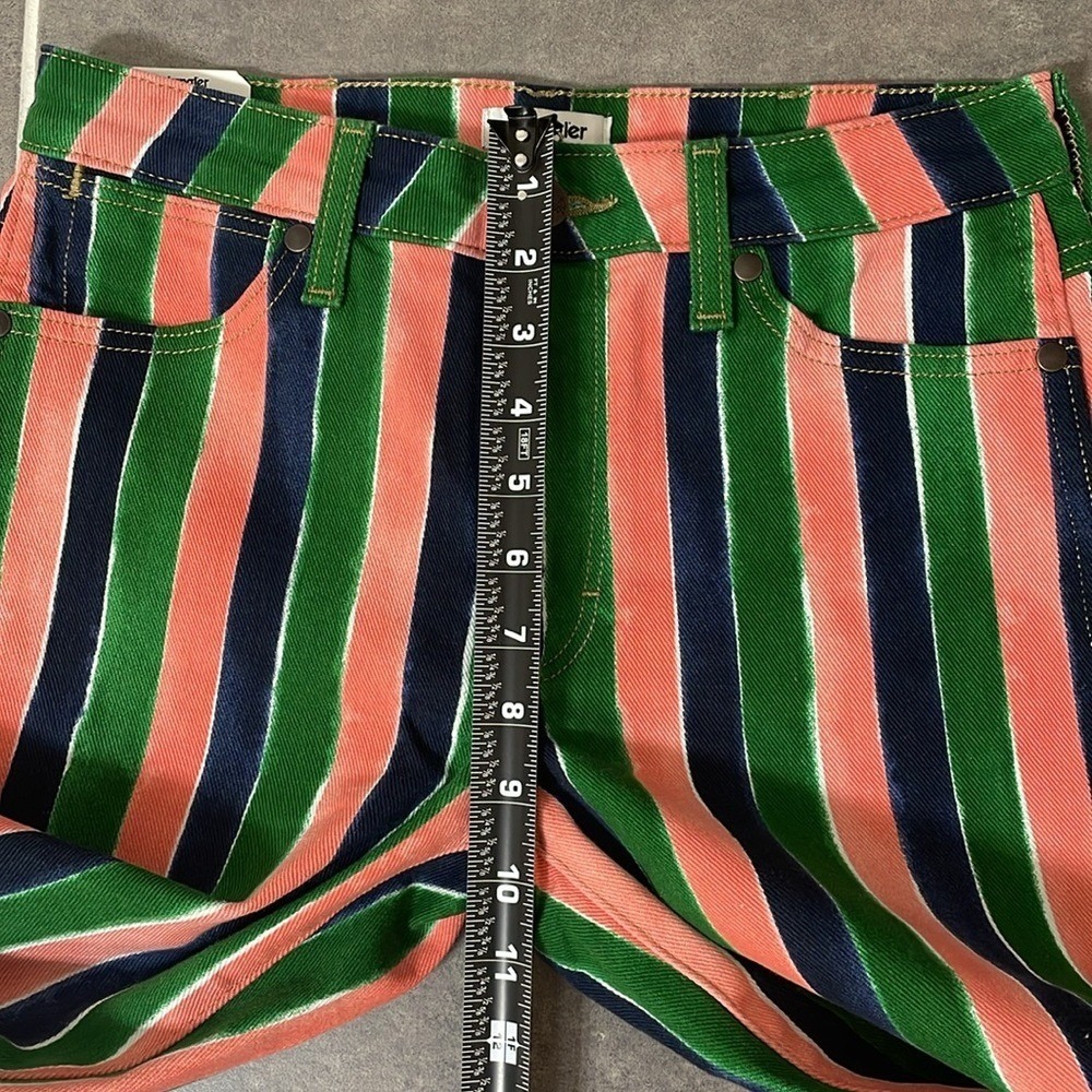 Wrangler Stripe Wanderer 622 Mid-Rise Flare Jeans
Size 26X32 - Picture 6 of 14